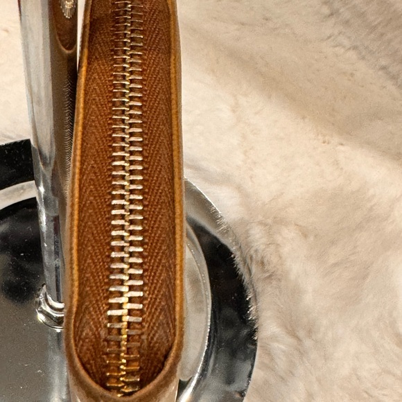 Prada Saffiano leather long wallet metal embossed - Picture 6 of 16